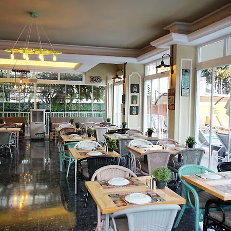 Blue Palace Apartmanhotel 3*